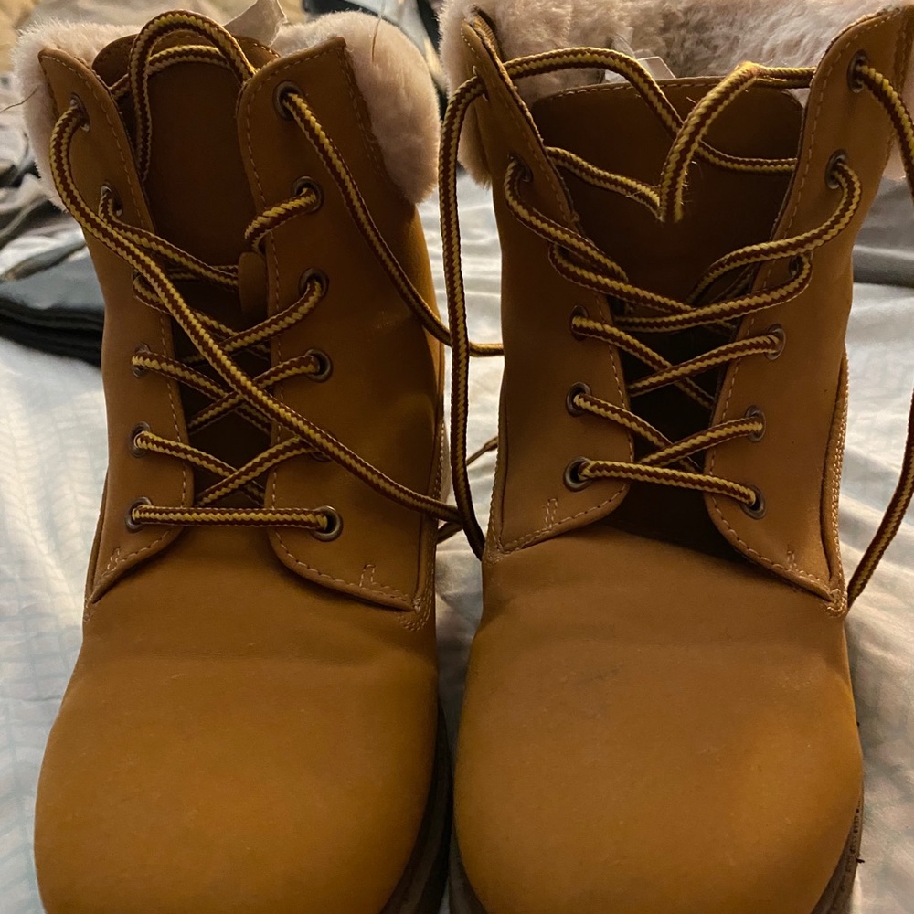 Furry Boots - Picture 2 of 6